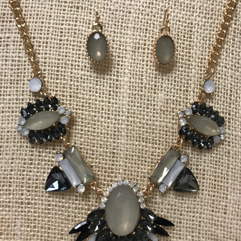 HP🎉Black & Ivory Crystal Statement Necklace Set - Picture 2 of 5